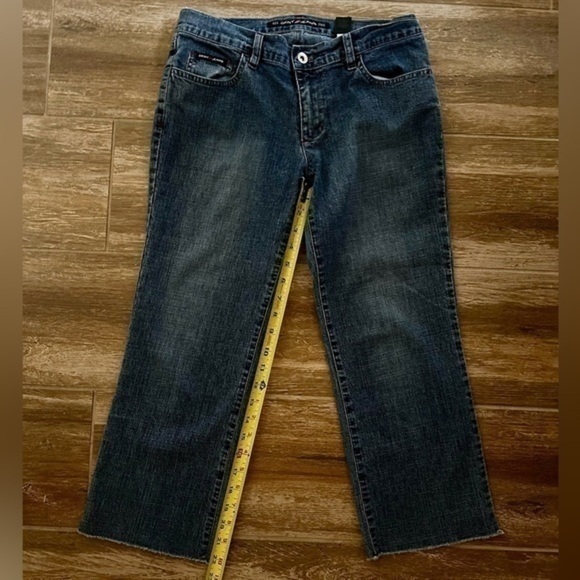 DKNY Cropped Frayed Blue-Jeans, size 8 - Picture 7 of 8